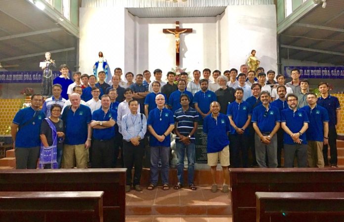 viet_jovenes01