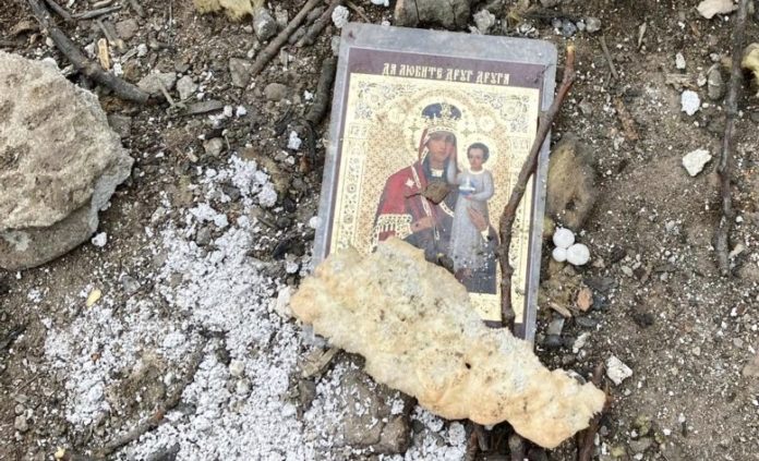 ua-holy-picture-in-rubbles